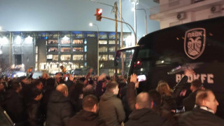 Αποθέωση για Λουτσέσκου κατά την άφιξη της αποστολής του ΠΑΟΚ στην Τούμπα