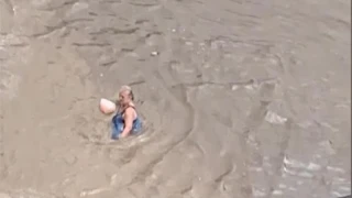 Άλιμος: Ηλικιωμένη κολυμπούσε σε λίμνη από... βοθρολύματα!