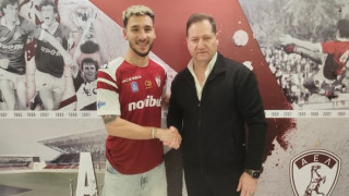 ΑΕΛ: Στα «βυσσινί» ο Μπαγκαλιάνης