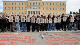 Τραγωδία στα Τέμπη-Έγραψαν τα ονόματα των θυμάτων σε Σύνταγμα και Λευκό Πύργο (vid)