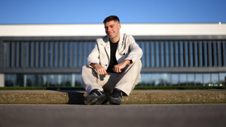 Το παρασκήνιο μίας σούπερ μεταγραφής: Με ιδιωτικό τζετ και όλη την οικογένειά του ο Τζίμας στο Μπράιτον (vid-pics)