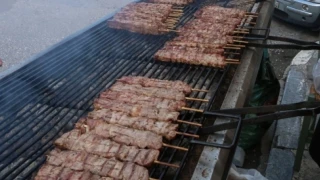 Reddit: Διπλωματικό επεισόδιο στο διαδίκτυο με το αλβανικό σουβλάκι