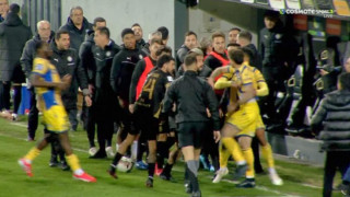 Χαμός στο ΟΦΗ-Αστέρας Τρίπολης: Σύρραξη μεταξύ παικτών και αποβολή!