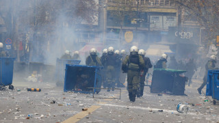 Αθήνα: Κουκουλοφόροι ξυλοκόπησαν άνδρα των ΜΑΤ