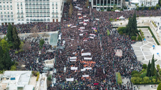 Τέμπη: Ένταση στο Σύνταγμα-Συλλήψεις και προσαγωγές