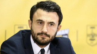 «Σηκώνει τα μανίκια»       ο    Θόδωρος    Καρυπίδης