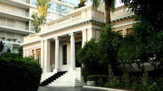 Οι βερμούδες και τα αθλητικά στο Μαξίμου έκαναν... έξαλλο τον Τσίπρα!