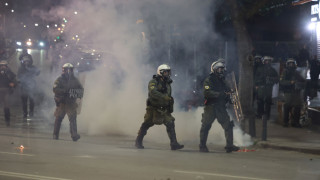 Συνδικαλιστής αστυνομικός: «Δακρυγόνα έφαγαν, δεν έφαγαν σφαίρες»