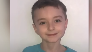 Κάθισε πάνω στον γιο της για να τον τιμωρήσει και τον σκότωσε!