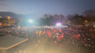 Στους δρόμους διαδηλωτές για τον Ιμάμογλου - Άγρια επεισόδια με την αστυνομία