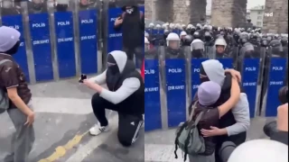 Διαδηλωτής έκανε πρόταση γάμου μπροστά στις ασπίδες των αστυνομικών