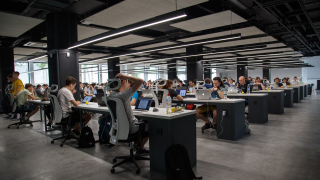 Τέλος οι εργαζόμενοι λόγω... AI - Πότε θα δουλεύουν μόνο 2 ημέρες