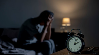 Αν ξυπνάτε τη νύχτα και δεν μπορείτε να κοιμηθείτε, αυτά τα 3 tips θα σας «σώσουν»