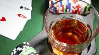 Πρωταθλητές στον τζόγο και το αλκοόλ οι έλληνες μαθητές