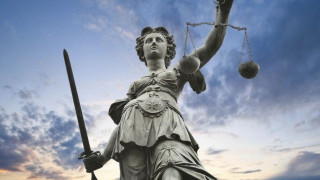 Συναγερμός    στην παράγκα  η συμμορία… στα κάγκελα