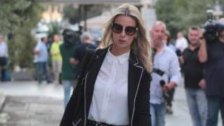 Ποια είναι η «σιδηρά» κυρία δίπλα στον Βαγγέλη Μαρινάκη;