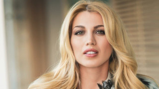 Δείτε τον νέο συνεργάτη της Κωνσταντίνας Σπυροπούλου