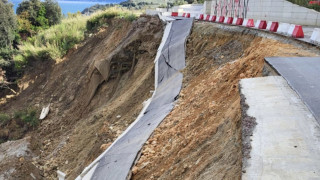 Κατέρρευσε σαν τραπουλόχαρτο ο νέος παραλιακός δρόμος στον Ρακοπόταμο που ενώνει Λάρισα με Μαγνησία