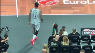 Εικόνες ντροπής στο ΟΑΚΑ: Ανήλικη φτύνει τους παίκτες της Αναντολού Εφές