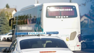 Απίστευτη περιπέτεια για δύο μαθήτριες σε σχολική εκδρομή: Έκαναν στάση, αλλά... τις ξέχασαν