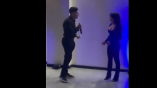 Χωρίζει τη γυναίκα του που τον απατούσε στο πάρτι γενεθλίων του!