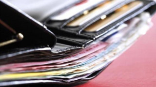 Φοιτήτρια        βρήκε     γεμάτο πορτοφόλι και το παρέδωσε