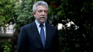 Υποκλίθηκε στην Άννα Κορακάκη ο     Σταύρος Κοντονής