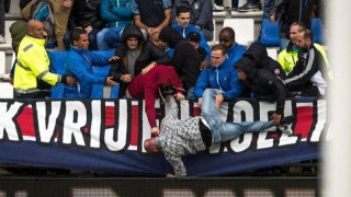 Απίστευτο: Οπαδοί πέταξαν αντίπαλο από την κερκίδα (vid)