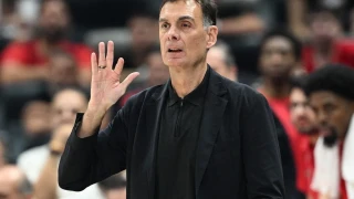 Ολυμπιακός: Ο Μπαρτζώκας μίλησε τηλεφωνικά με τον φίλαθλο και ζήτησε συγγνώμη