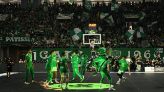 Παναθηναϊκός-Ολυμπιακός: SOLD out το ΟΑΚΑ-Εντυπωσιακό το glass floor σε πράσινο και κόκκινο φόντο