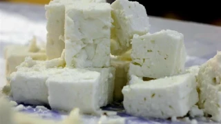 Τουρκία: Η «μαφία» των νοθευμένων τυριών σαρώνει τη χώρα