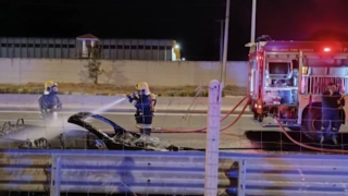 ΙΧ παρέσυρε εθελόντρια πυροσβέστη την ώρα κατάσβεσης φωτιάς στην Αθηνών-Λαμίας