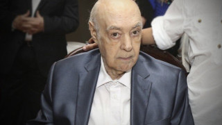 Ο όρος στη διαθήκη του Ανδρέα Μπάρκουλη για τη γυναίκα του!