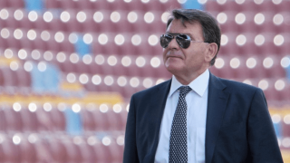 «Γαλλικά»                                   Κούγια στον βοηθό διαιτητή