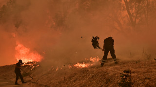 Μια χώρα πνιγμένη στη φωτιά και στον καπνό: Δραματικές ώρες σε Εύβοια, Πελοπόννησο, Κύθηρα