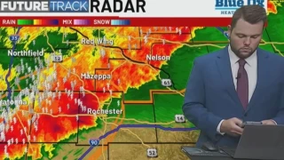 Ο μετεωρολόγος την... πάτησε: Έστειλε στον «αέρα» μήνυμα στη σύζυγό του και οι τηλεθεατές τον... έκραξαν (vid)