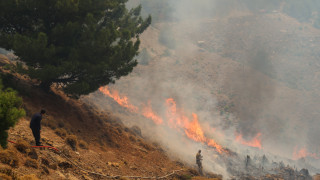 Χωρίς ρεύμα δεκάδες περιοχές λόγω των πυρκαγιών