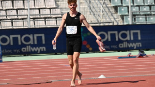 Γιάννης Σιμόνι: Από την αλάνα στα 400 σε ρυθμούς Μαζωνάκη, οι κάλτσες και το όνειρο του Κεντέρη