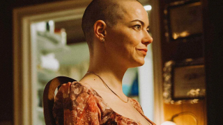 Bugonia: Ποιος είναι ο διαβόητος Μαντζιόνε τον οποίον «ζωγραφίζει» η ταινία