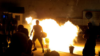 Τέμπη: Επεισόδια και μολότοφ μετά τη συγκέντρωση διαμαρτυρίας στο Σύνταγμα