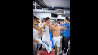 Εθνική Ελλάδας: Πανζουρλισμός στα αποδυτήρια-«Δεν σταματώ να τραγουδώ ποτέ…»