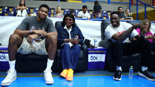 Άρης-Μύκονος: Παρόντες στο γήπεδο Γιάννης και Θανάσης Αντετοκούνμπο