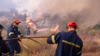 Θεσσαλονίκη: Μεγάλη πυρκαγιά σε εργοστάσιο επίπλων