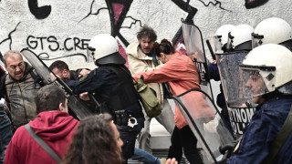 Αθήνα: Επεισόδια και χημικά σε διαμαρτυρία εκπαιδευτικών και γονέων