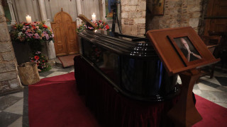 Πάνδημο το τελευταίο «αντίο» στον Σαββόπουλο: Καλλιτέχνες και πολιτικοί στην κηδεία του
