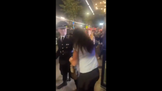 Ντύθηκε... Ναζί και χτύπησε κοπέλα