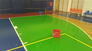 Αναβολή  αγώνα σε κλειστό γήπεδο λόγω…βροχής (pics)
