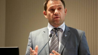 «Καλός διπλωμάτης ο Κουτσοκούμνης, δεν ξέρω αν μπορεί να σας βοηθήσει»