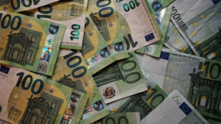 «Φέσωσε» τους ιδιώτες το ελληνικό Δημόσιο: Άνω του 1 δισ. ευρώ τα χρέη