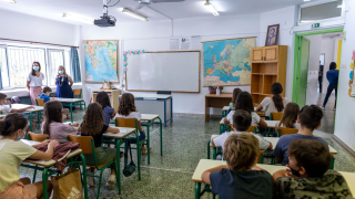 Ατέρμονη εξαθλίωση εκπαιδευτικών: Κοιμούνται σε αυτοκίνητα και σκηνές